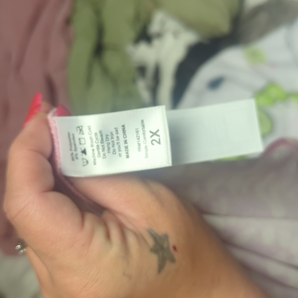 It wears both ways open front or closed reversible - Picture 4 of 5